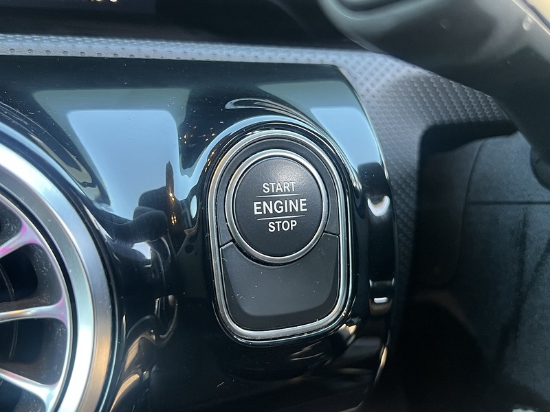 Mercedes-Benz A Class A250e AMG Line - U11414