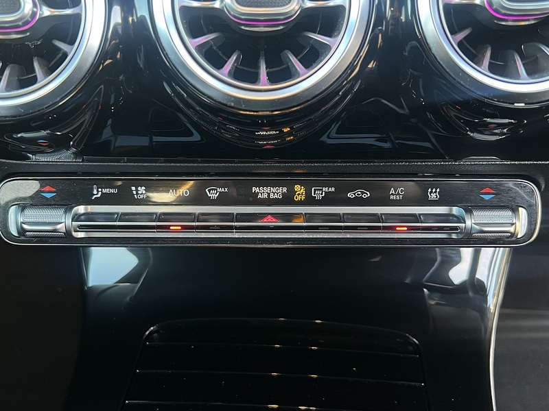 Mercedes-Benz A Class A250e AMG Line - U11414