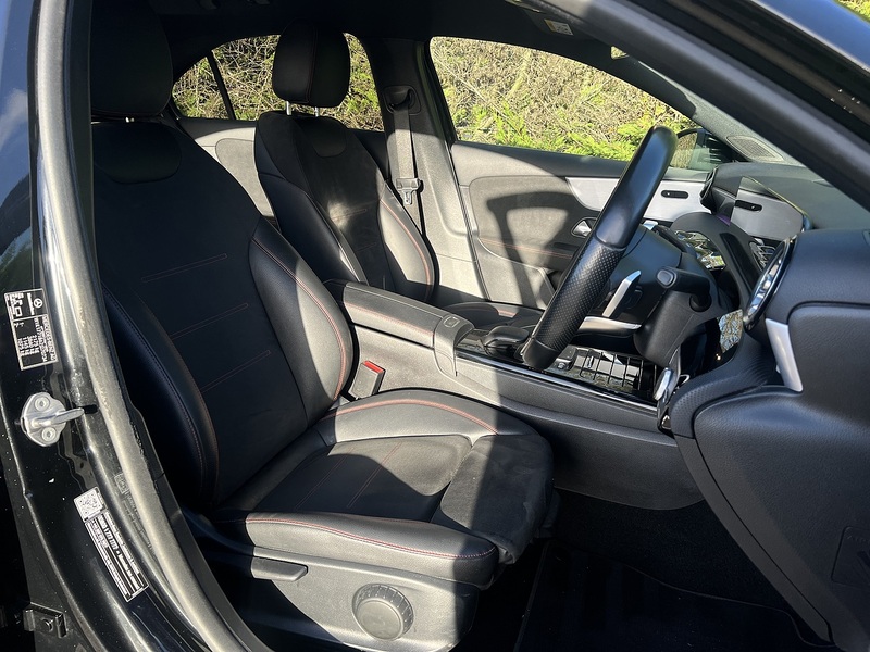 Mercedes-Benz A Class A250e AMG Line - U11414