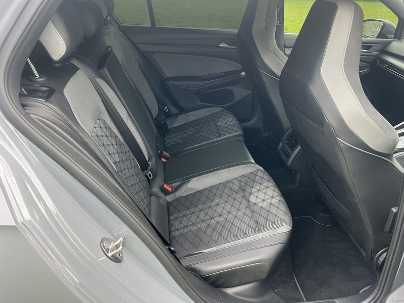 Volkswagen Golf eTSI MHEV R-Line - U11422