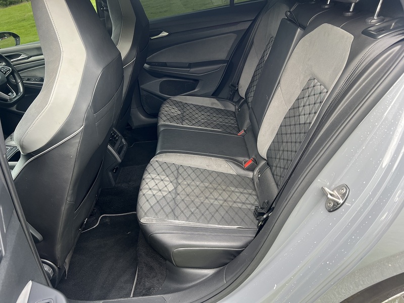 Volkswagen Golf eTSI MHEV R-Line - U11422