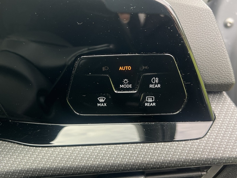 Volkswagen Golf eTSI MHEV R-Line - U11422