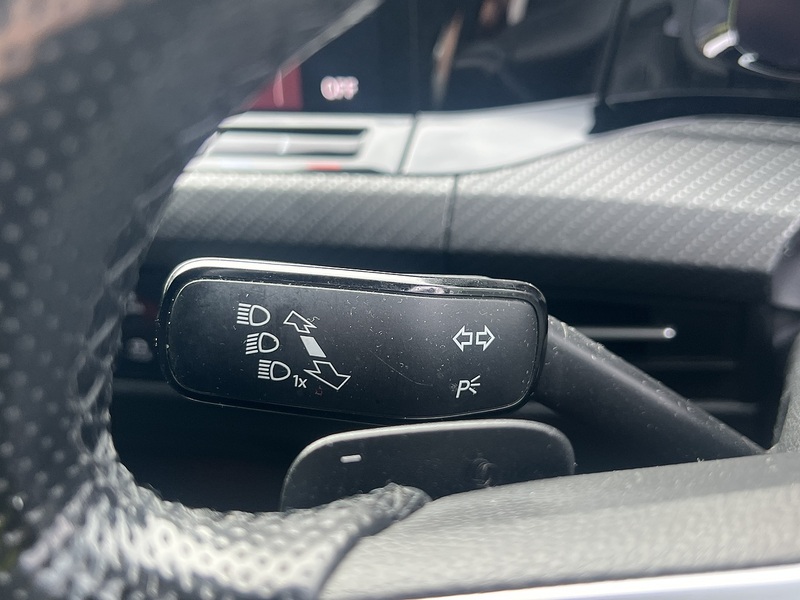 Volkswagen Golf eTSI MHEV R-Line - U11422