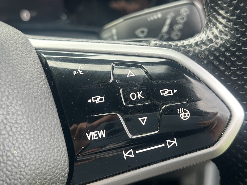 Volkswagen Golf eTSI MHEV R-Line - U11422