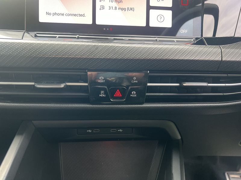 Volkswagen Golf eTSI MHEV R-Line - U11422