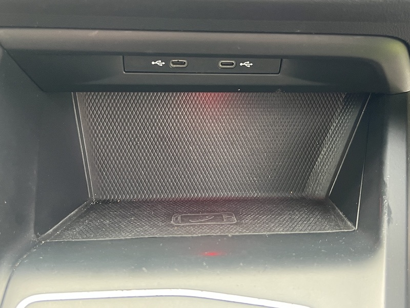 Volkswagen Golf eTSI MHEV R-Line - U11422