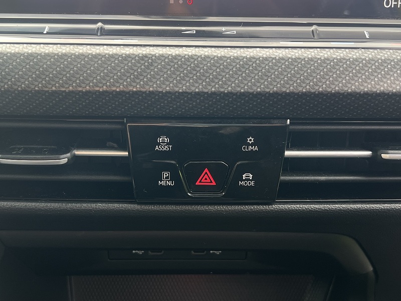 Volkswagen Golf eTSI MHEV R-Line - U11422