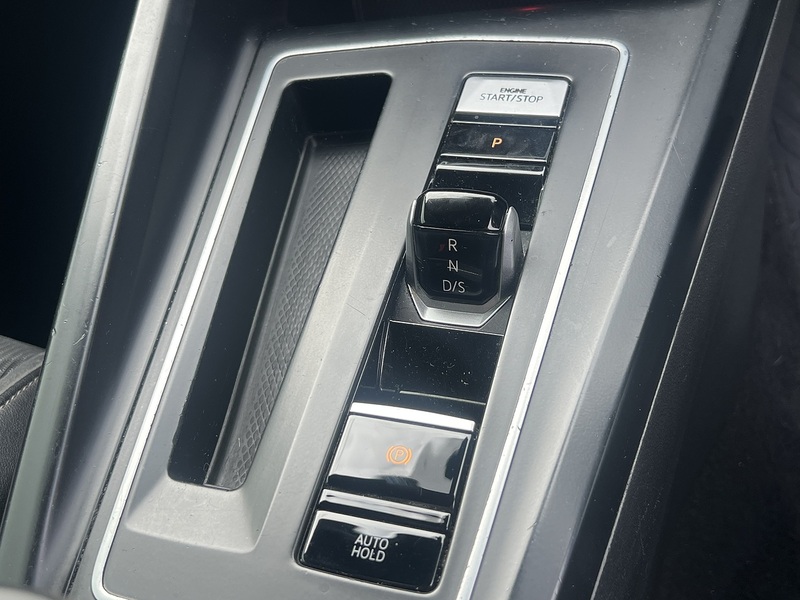 Volkswagen Golf eTSI MHEV R-Line - U11422