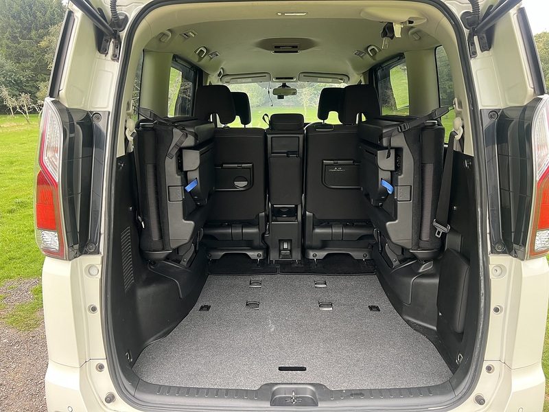 Nissan Serena Highway Star V - U11434