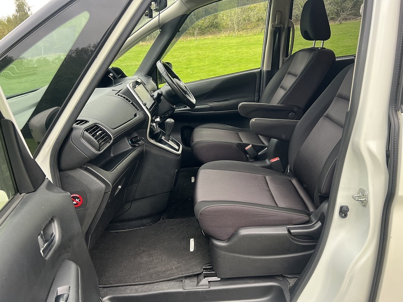 Nissan Serena Highway Star V - U11434