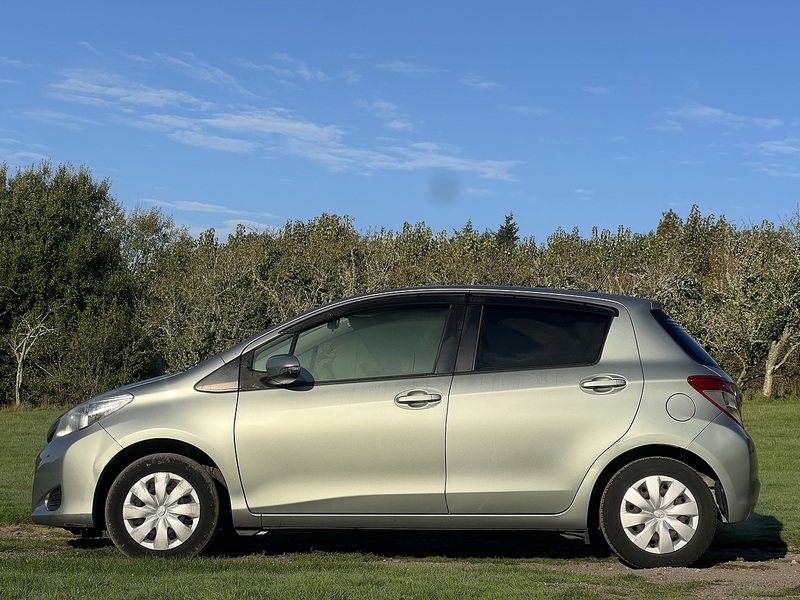 Toyota Vitz  - U11445