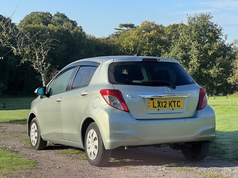 Toyota Vitz  - U11445
