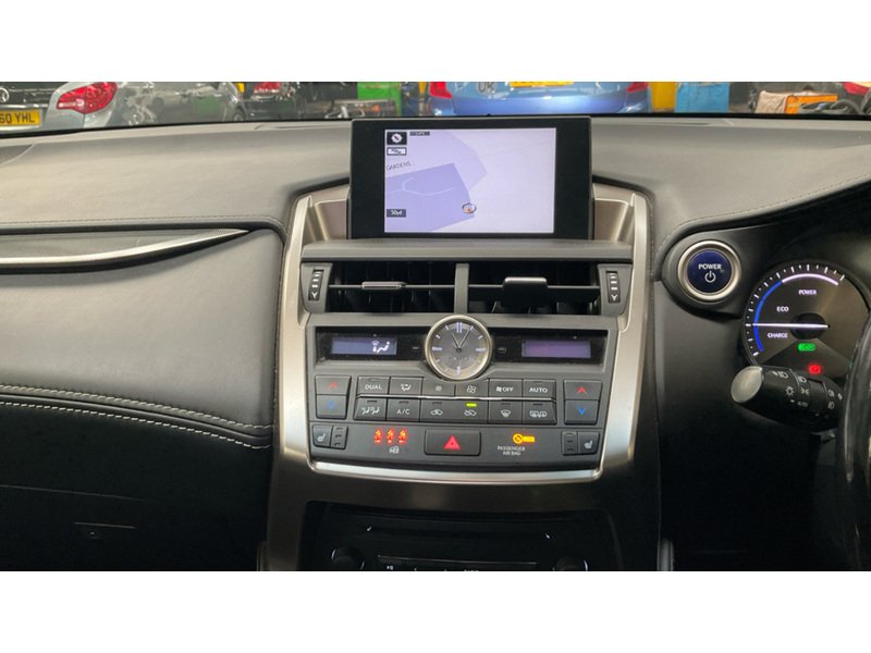 Lexus NX 300h Luxury - U11448