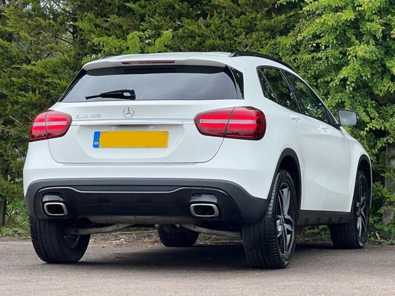 Mercedes-Benz GLA GLA180 Urban Edition - U11451