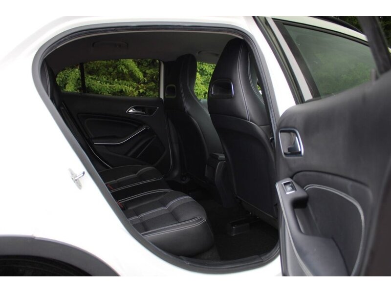 Mercedes-Benz GLA GLA180 Urban Edition - U11451
