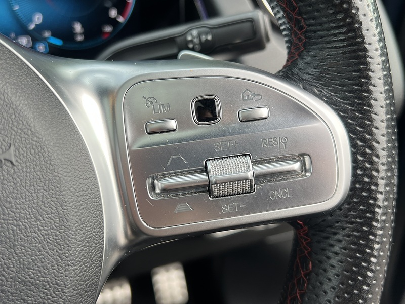 Mercedes-Benz GLB GLB220d AMG Line - U11452