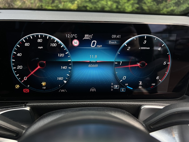 Mercedes-Benz GLB GLB220d AMG Line - U11452