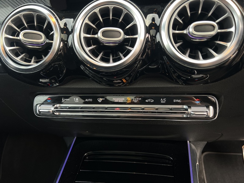 Mercedes-Benz GLB GLB220d AMG Line - U11452