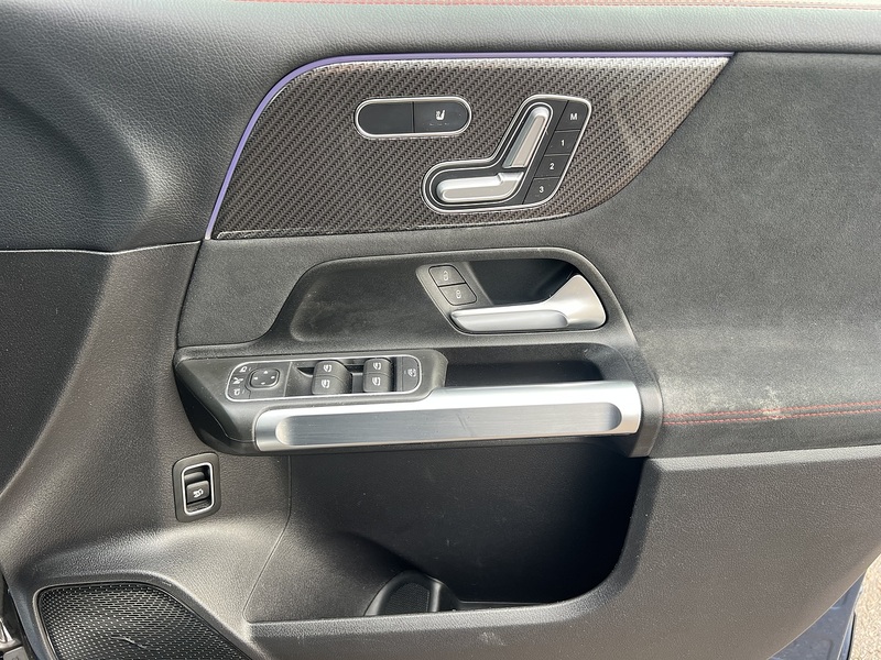 Mercedes-Benz GLB GLB220d AMG Line - U11452