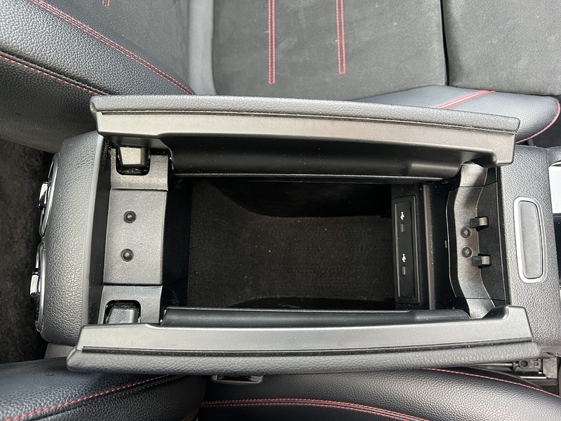 Mercedes-Benz GLB GLB220d AMG Line - U11452