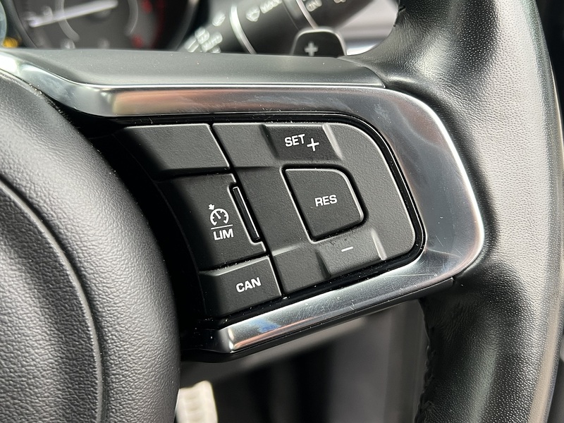 Jaguar E-PACE D150 R-Dynamic S - U11453