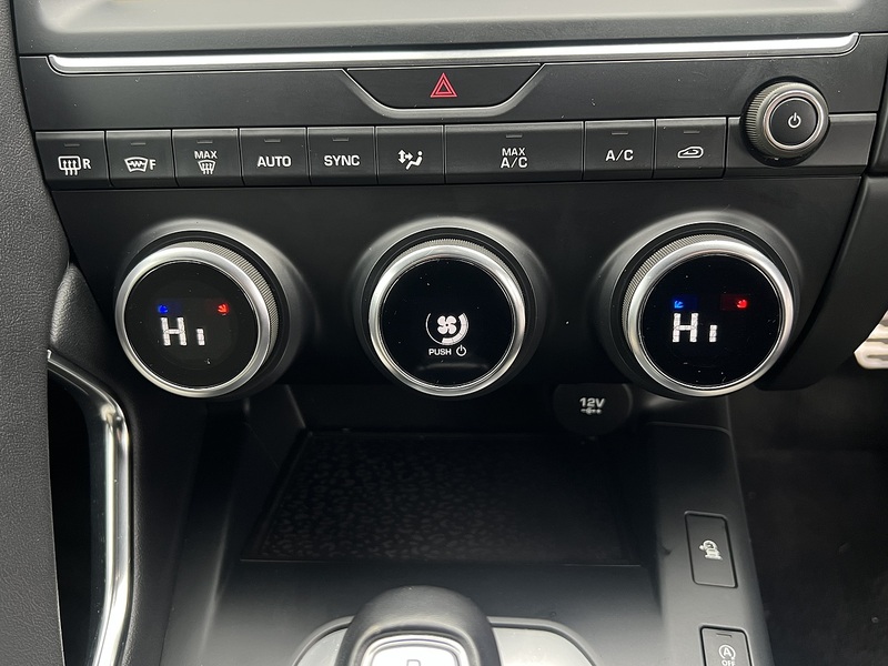 Jaguar E-PACE D150 R-Dynamic S - U11453