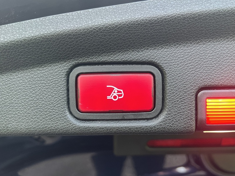 Mercedes-Benz E Class E220d AMG Line - U11461