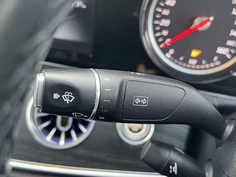 Mercedes-Benz E Class E220d AMG Line - U11461