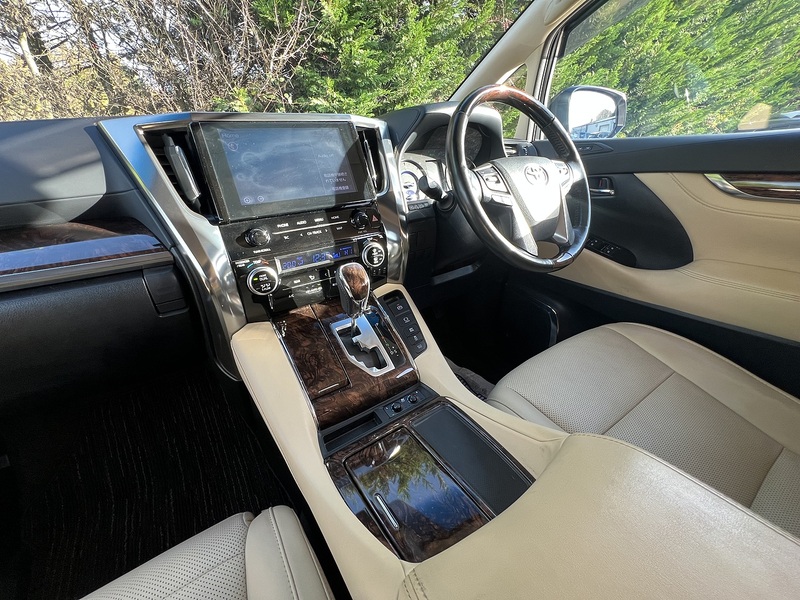 Toyota Alphard Hybrid G F Package 4WD - U11467