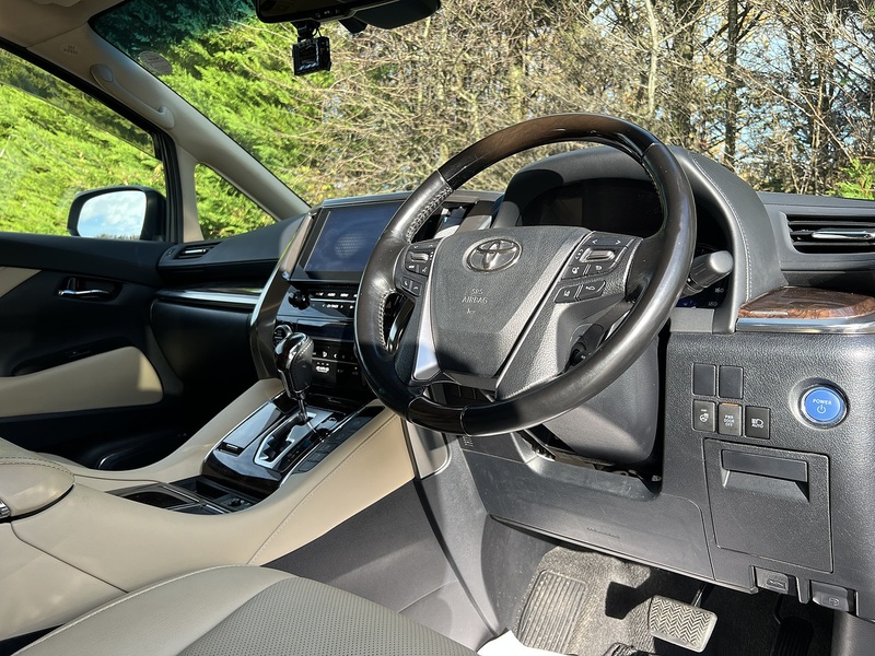 Toyota Alphard Hybrid G F Package 4WD - U11467
