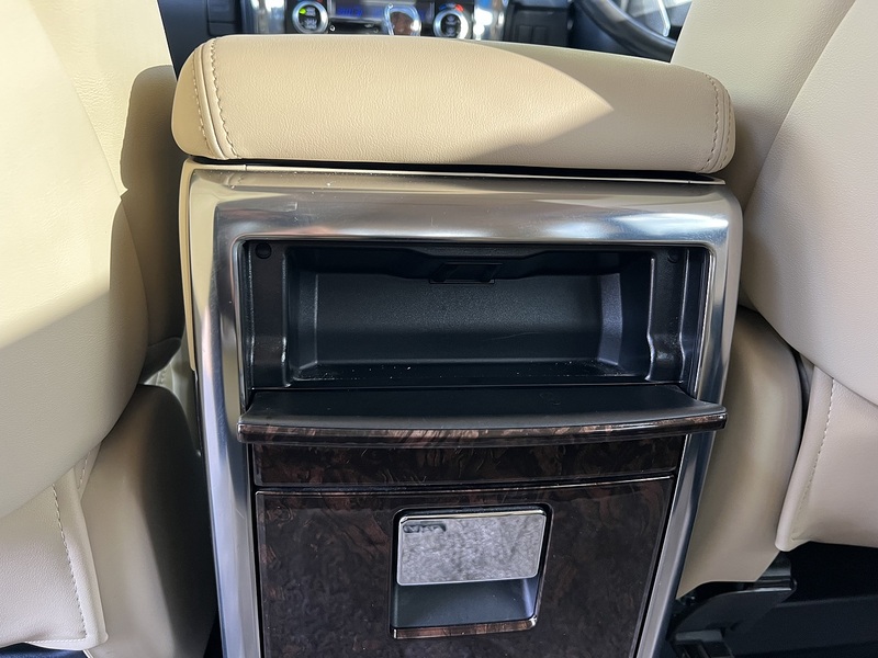 Toyota Alphard Hybrid G F Package 4WD - U11467