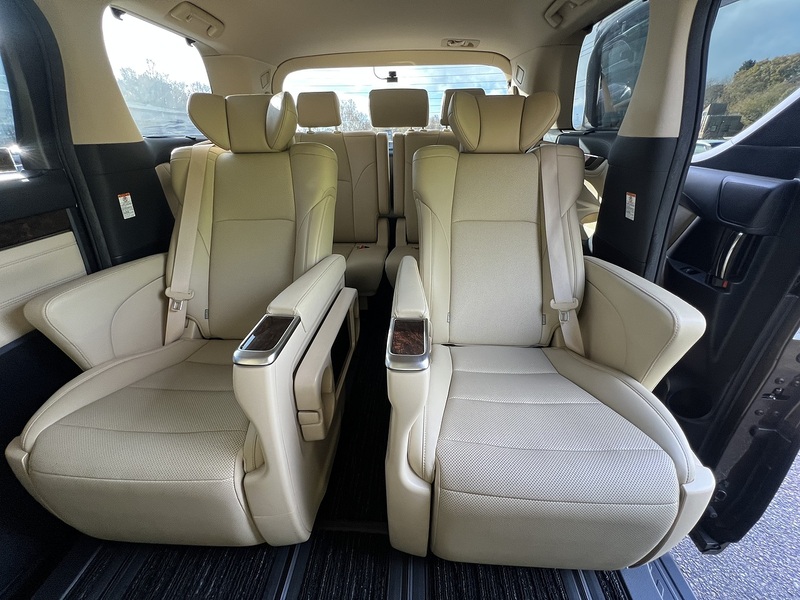 Toyota Alphard Hybrid G F Package 4WD - U11467