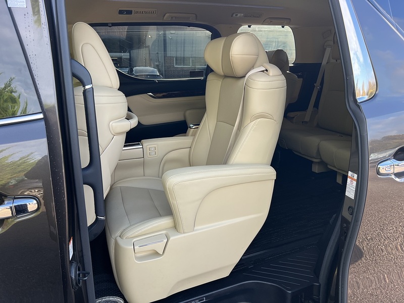 Toyota Alphard Hybrid G F Package 4WD - U11467