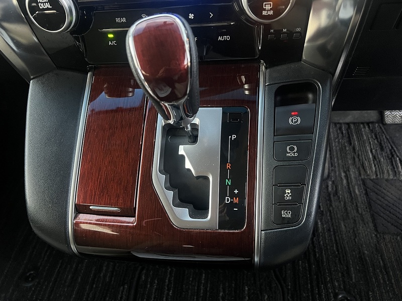 Toyota Vellfire 2.5x - U11468