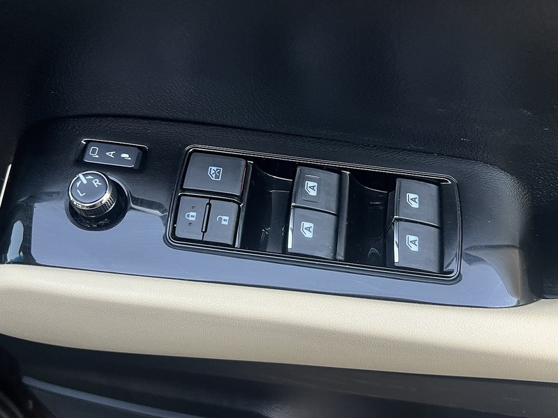 Toyota Vellfire 2.5x - U11468