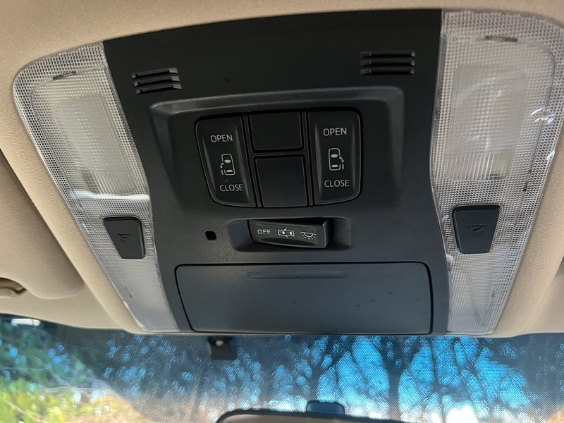 Toyota Vellfire 2.5x - U11468