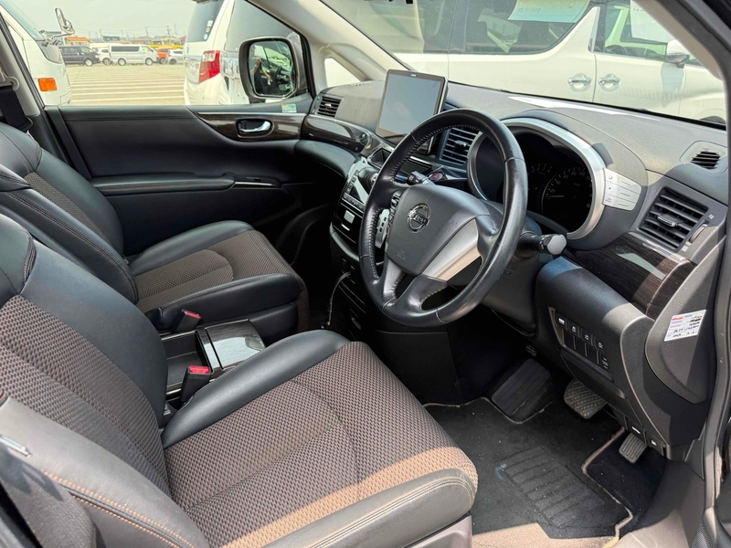 Nissan Elgrand 250 Highway Star 7 Seat - U11470