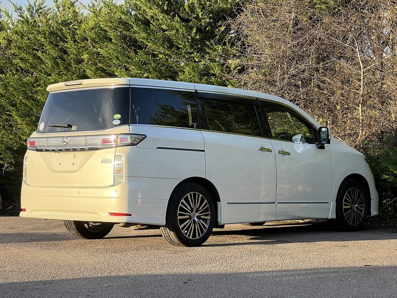 Nissan Elgrand 350 Highway Star - U11472