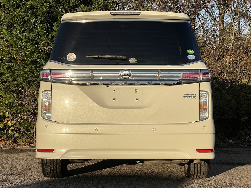 Nissan Elgrand 350 Highway Star - U11472
