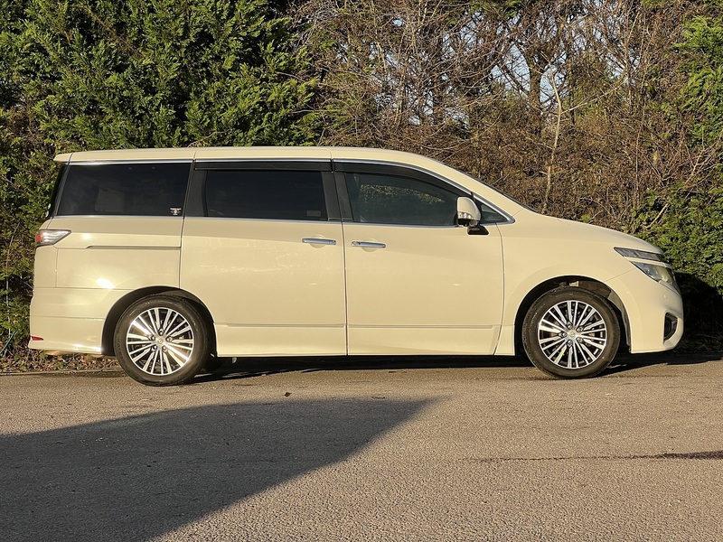 Nissan Elgrand 350 Highway Star - U11472