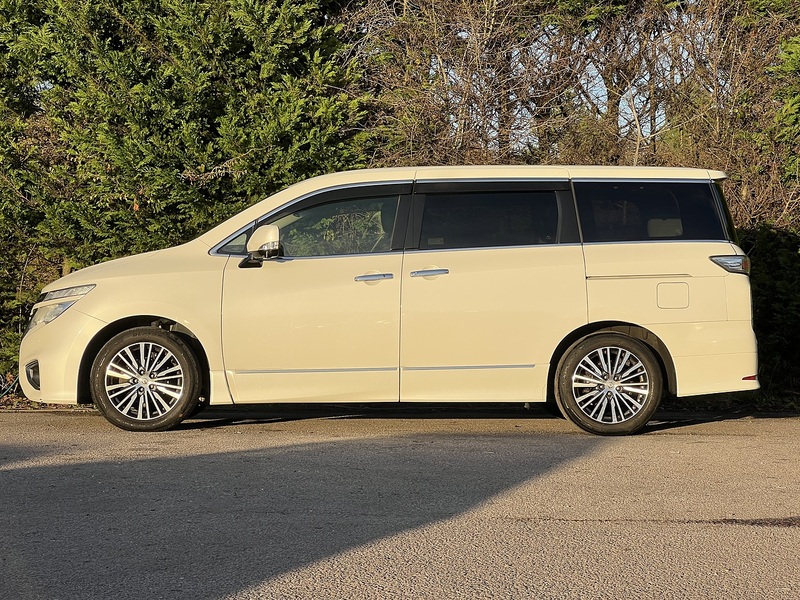 Nissan Elgrand 350 Highway Star - U11472