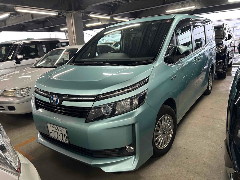 Toyota Voxy Hybrid V - U11482