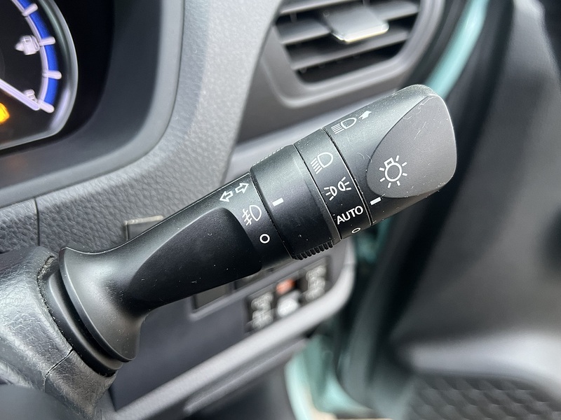 Toyota Voxy Hybrid V - U11482