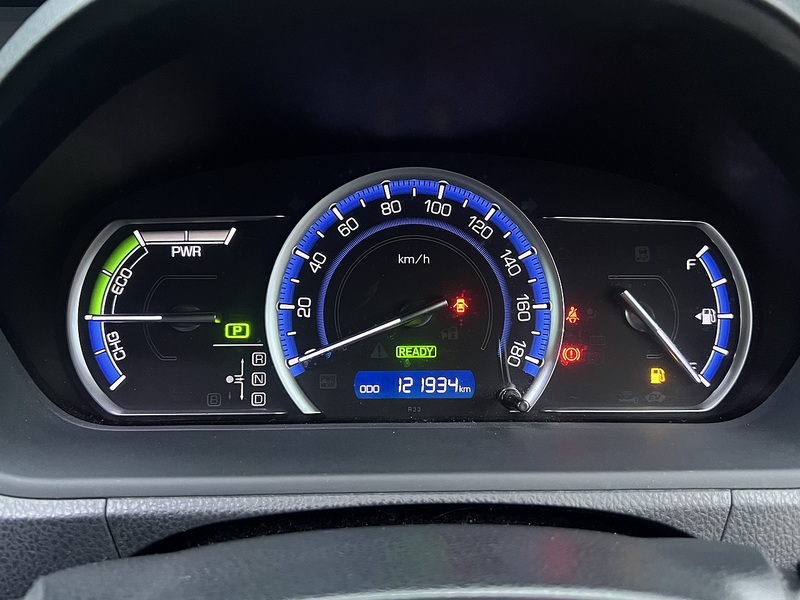 Toyota Voxy Hybrid V - U11482