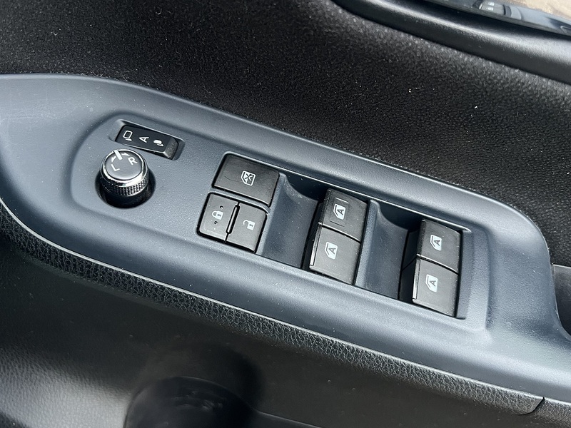 Toyota Voxy Hybrid V - U11482