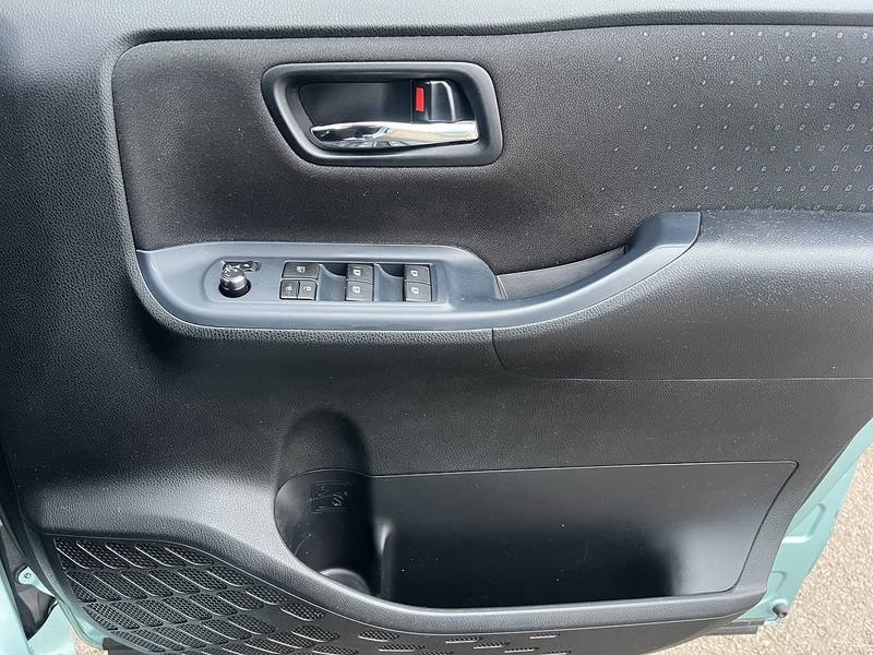 Toyota Voxy Hybrid V - U11482