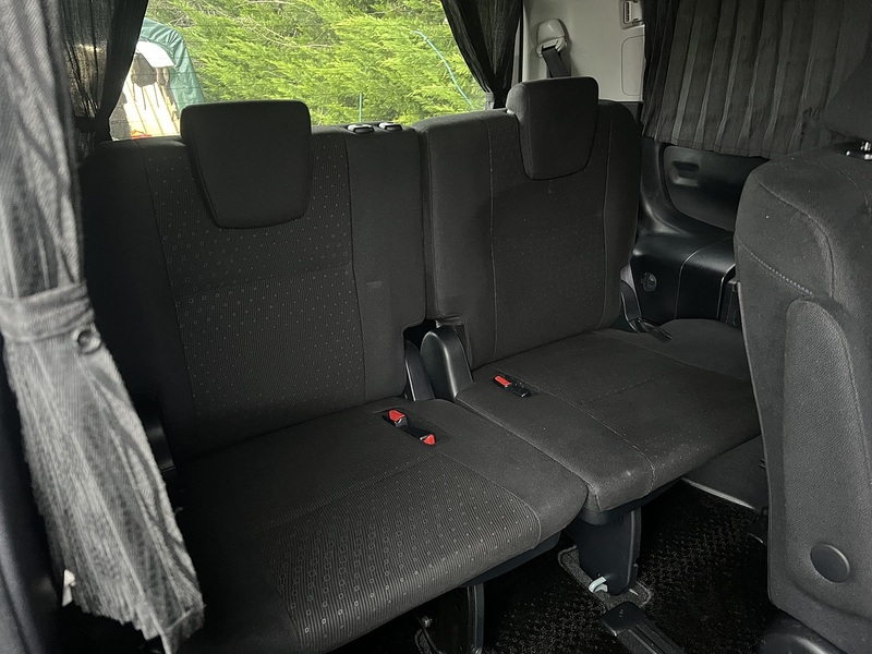 Toyota Voxy Hybrid V - U11482