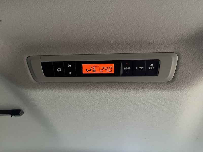 Toyota Voxy Hybrid V - U11482