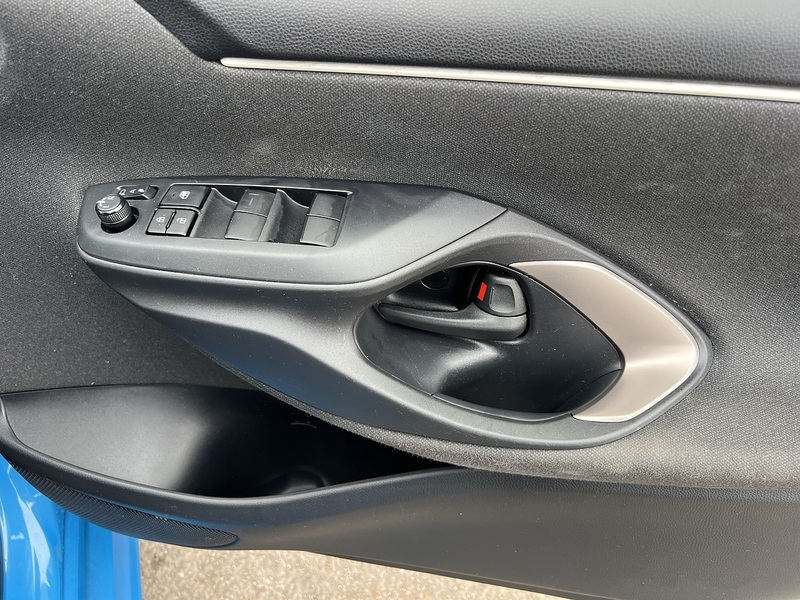 Toyota Yaris Hybrid Z - U11492