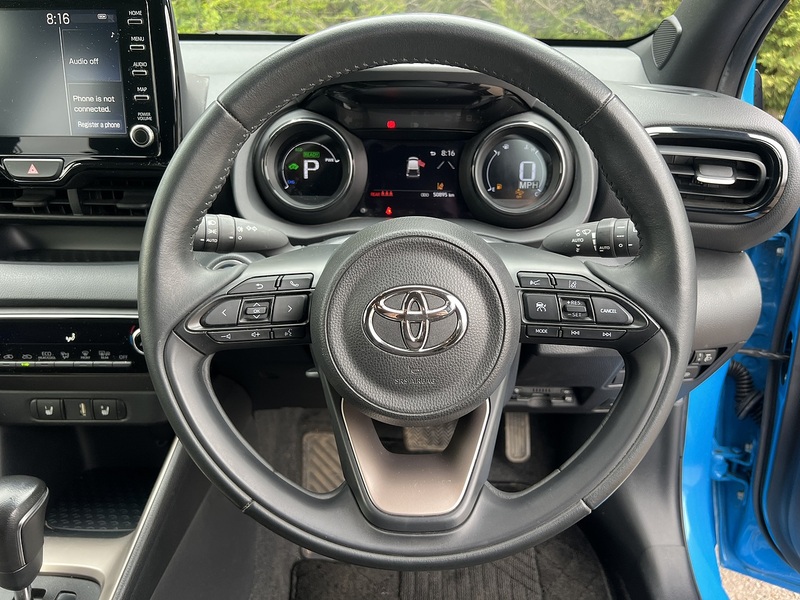 Toyota Yaris Hybrid Z - U11492